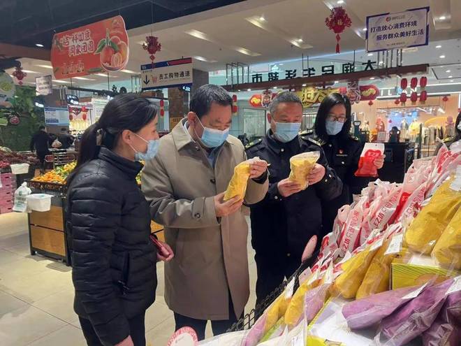 平邑縣市場監管局開展元宵節食品安全專項檢查，保障預包裝與散裝食品雙安全